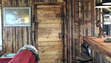 Rustic Octagon-Shaped Cabin for a Glamping Getaway near Huntington, West Virginia - Foto 5