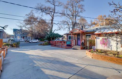 Close to Midtown! Cozy Reno River Cottage - Foto 21