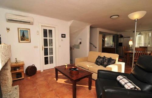 Deluxe Villa Sirena on the beach with Pool - Photo 20