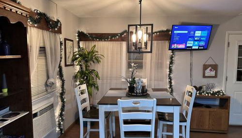 The Perch - Riverfront, Starlinks WiFi & Hot Tub - Foto 5