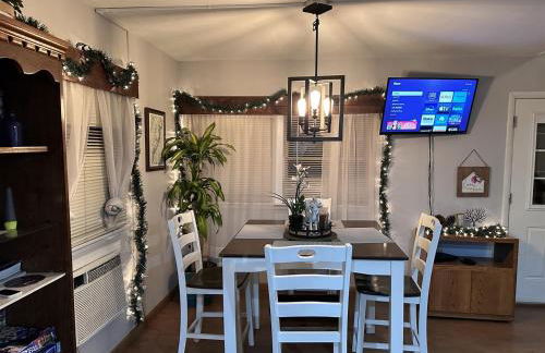 The Perch - Riverfront, Starlinks WiFi & Hot Tub - Photo 5