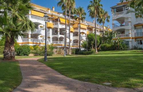 Luxury 3BR Puerto Banus, Pool, Garden, Walk to Marina & Beach - Photo 8