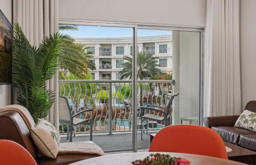 Orlando Getaway with Pool View Balcony - Foto 15