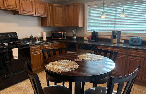 2 bedroom private apt & laundry - Foto 13