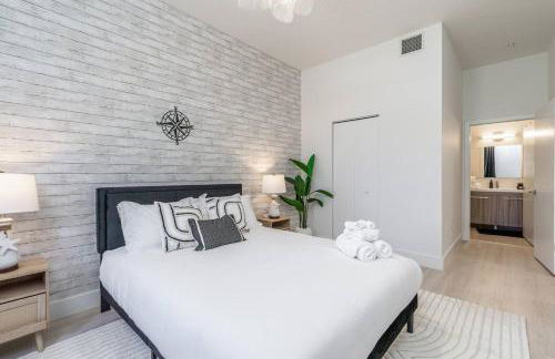 Classy 2BR-2BA Oasis Beach Pool Parking EV Station - Foto 17