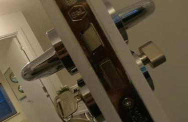 2 Ensuite beds house, sleep 4 With free parking, Self Check-in, and Close link to London, Zone 6 - Photo 24