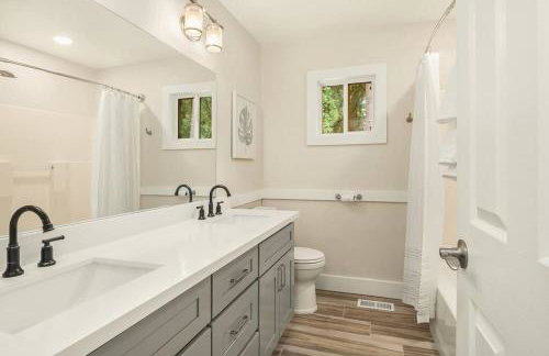 Remodeled Bellevue Family home w AC close to everything - Foto 13