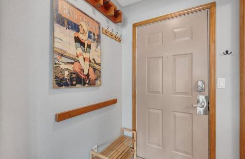 Riverfront Studio with Trail access - Foto 14