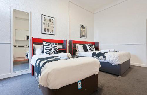 Central Dudley Stay-Sleeps 3, Kitchen&Free Parking - Photo 4