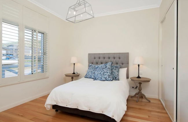 Hampton on Apollo - Ocean Mountain View Creekside Retreat Pet Friendly Free EV Charger Fireplace Wood Supplied During Winter - Photo 12