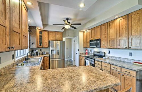 Family-Friendly Terra Alta Home with Lake View! - Foto 7