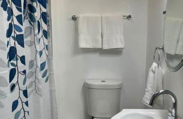 Adorable 2 bedroom with free street parking - Foto 10