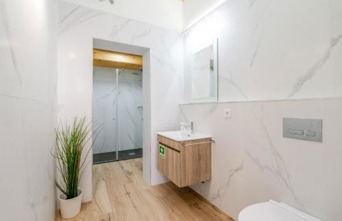 Authentic Studio with Terrace by HostWise - Foto 62