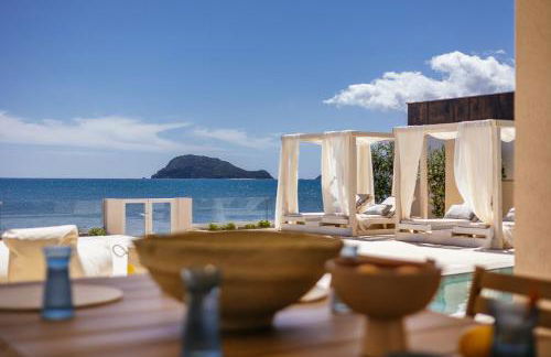 Salty Angel Sea Front Villa - Photo 51