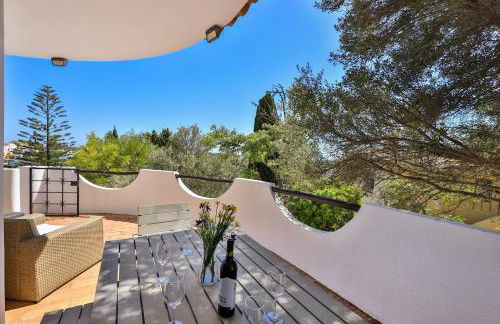 CoolHouses Algarve, Luz, 3 Bed villa, 1 bed studio, heated pool & jacuzzi, sea views, Casa Pequena - Foto 29