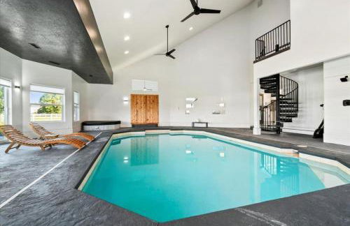 Private Oasis On 2 Acres with Indoor Pool and Theater - Foto 39