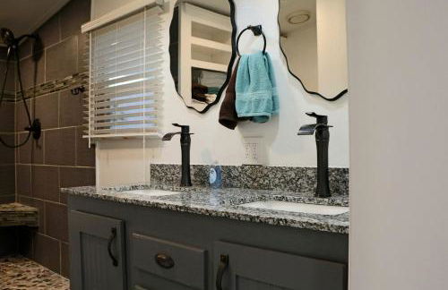 Charming Cabin with Private Dock on Lake for Lovely Family Glamping Near Oklahoma City - Foto 22