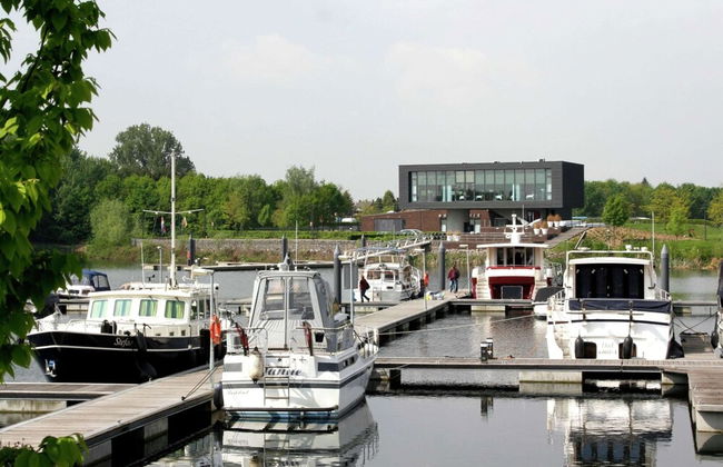 Tail-wagging Lake Escape - Photo 22