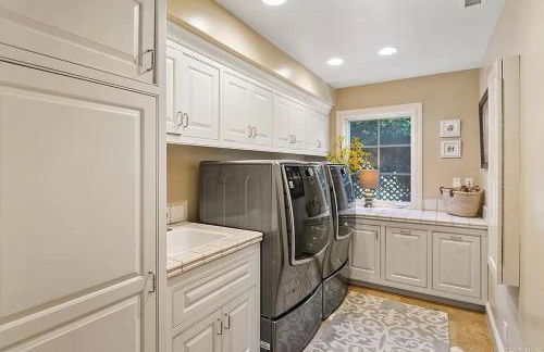 Enchanting French Inspired Chateau with Beach Club! - Foto 9