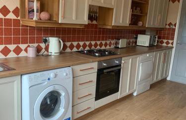 The Snug, ideal for sporting events and city breaks, hidden nook in the Heart of Newcastle, with parking, Wifi, Smart Tv, close to all local travel links - Foto 6