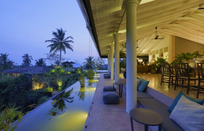 Cool and Contemporary Hilltop Villa With Ocean Views - Photo 28