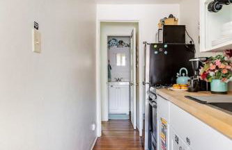 Breezy 1BR Retreat Walk to UofA and Spring Fun - Foto 56