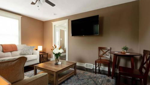 4 Bedroom House, sleeps 12, short walk to Main St! - Foto 5