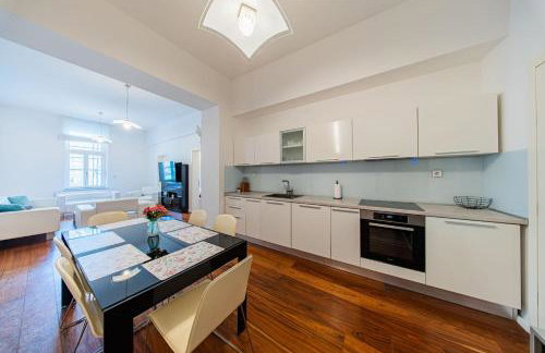 Zagreb 265 & 266 - 3 Bedroom Apartment & 2 Bedroom Apartment - City Centre - Flexible Keybox Entry - Monthly Rent - Modern - Photo 2