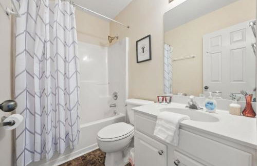 Relaxing 3BR Duplex Home w/ Pool & Patio - Foto 24