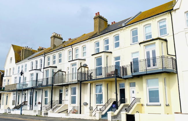 Beachfront Bolthole With Seaview in Idyllic Hythe - Foto 17