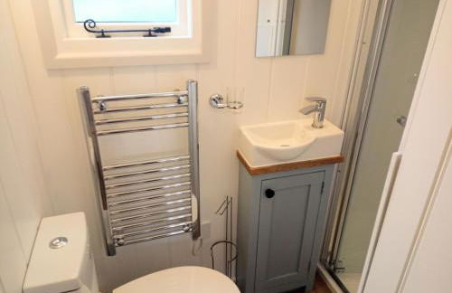 Yew Tree View Luxury Shepherd's Hut - Photo 12