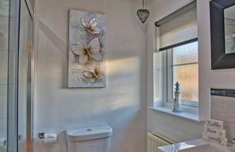 Three bedroom house in Culloden, Inverness - Photo 18