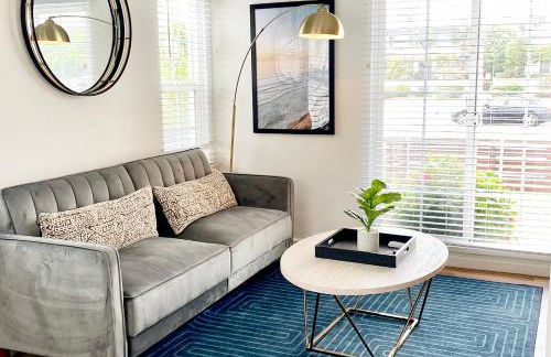 Crown Point Home w/ Cowboy Pool 2 Blocks to Bay - Foto 8