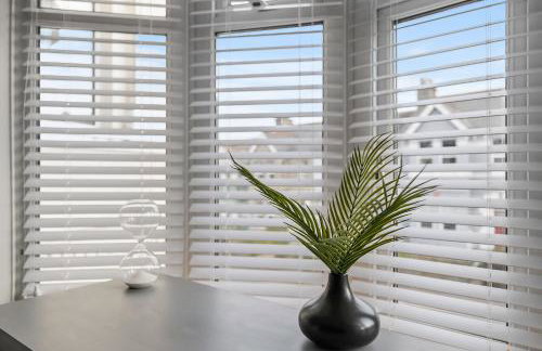 Substantial 5 bedroom townhouse with disabled access apartment, private off road parking space with EV point from 15th April 26, jaccuzi bath, Netflix and Wifi, near Argyle, boutique shops eateries and pubs - Foto 37