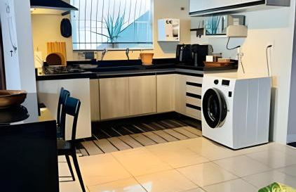 Descubra a Casa Felicidade em Belém! Climatizada, com sala ampla, 2 quartos, mezanino e Wi-Fi veloz. Localização central perto de atrações e gastronomia. Viva a Amazônia com conforto exclusivo. Reserve já sua experiência inesquecível! - Photo 29