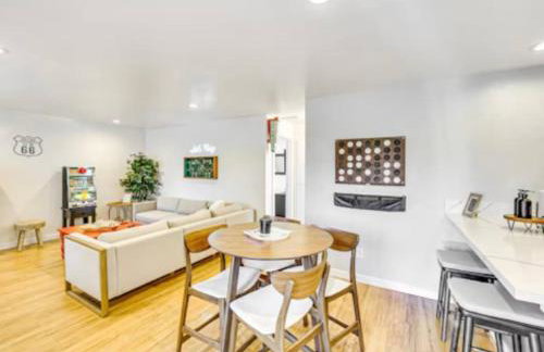 Game Night Downtown - BSU - Slots - Over 100 Games - Foto 22