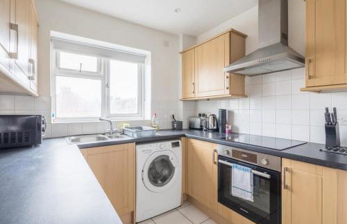 Lovely 2 bedroom apartment - ideal location - Photo 18
