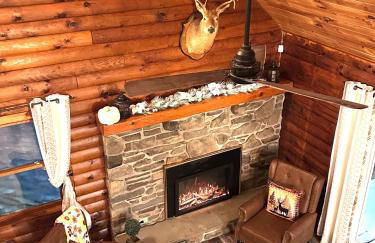 Secluded Log Cabin with Hot Tub Fire Pit Game Room - Foto 10