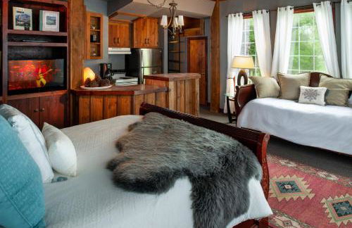 Whimsical Gatehouse at Dark Horse Estate - Foto 5