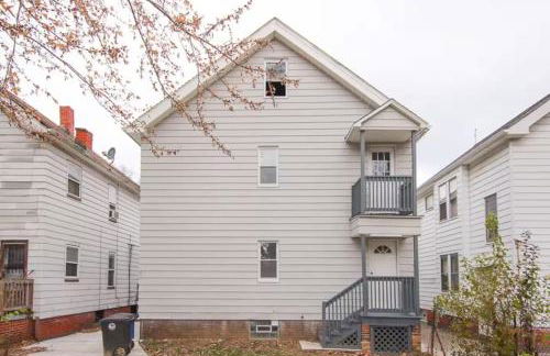 Bright 2BR South Hills - Old Brooklyn Home - Foto 17