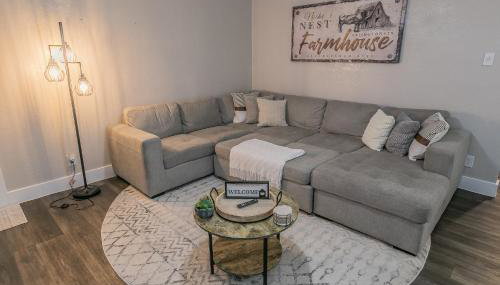Cozy 2BR Farmhouse Apt - Sleeps 8 - FREE Parking! - Foto 5