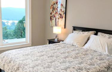 River & Garden View Suite of Kalama Oaks Lodge - Photo 14