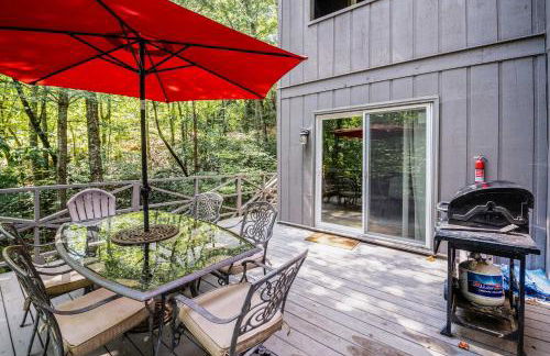 Hike, Golf and Swim! Rumbling Bald Resort Mtn Home - Photo 3