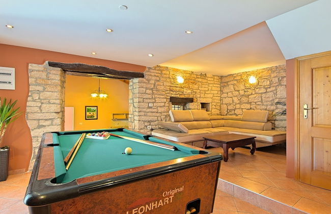 Perfect for Children, Garden With Pool, Playground and Walk in Whirlpool - Foto 5