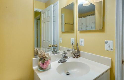 20 Mi to Downtown DC Pet-Friendly Lorton Apt! - Foto 9