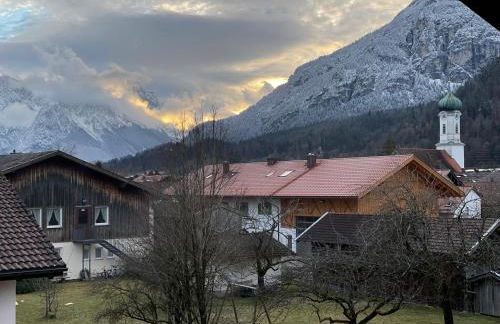 Dachgeschosswohnung mit traumhaftem Zugspitzblick bei Garmisch - Foto 15