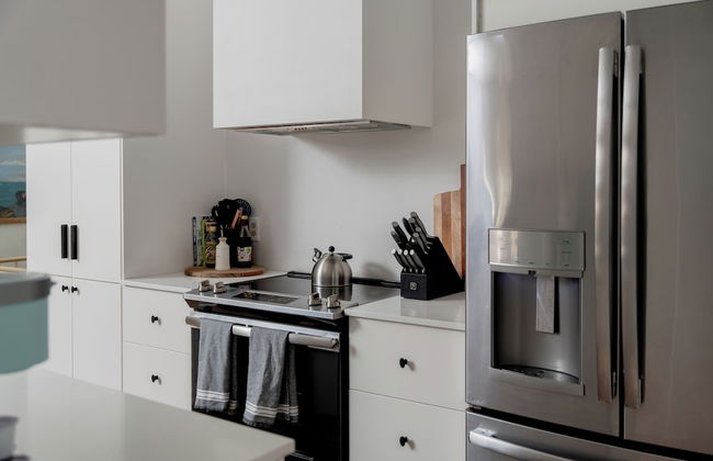 Quiet Convenient and Modern Haven - Photo 14