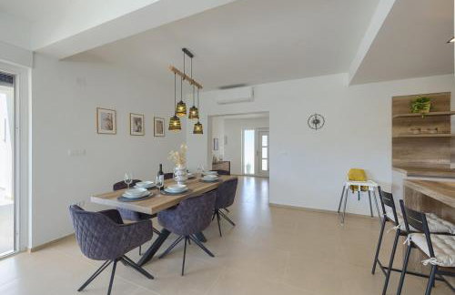 Brand new Villa Leny with heated pool - Foto 19