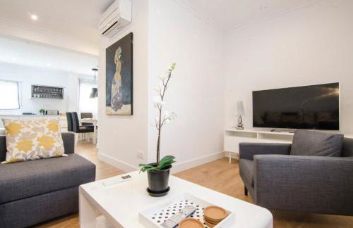 Bright Stylish 2BD 2BTH - CITY CENTRE - Photo 2