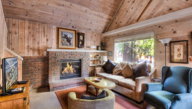 Woodland Chalet - 2 miles from Beach Access - Foto 2, Imagem principal